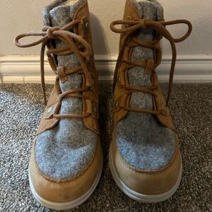 Sorel Gray and Tan Lace Up Boots